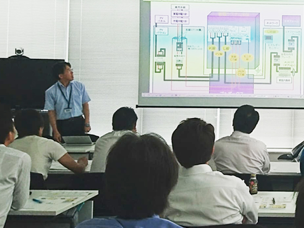 製品知識を高める研修風景